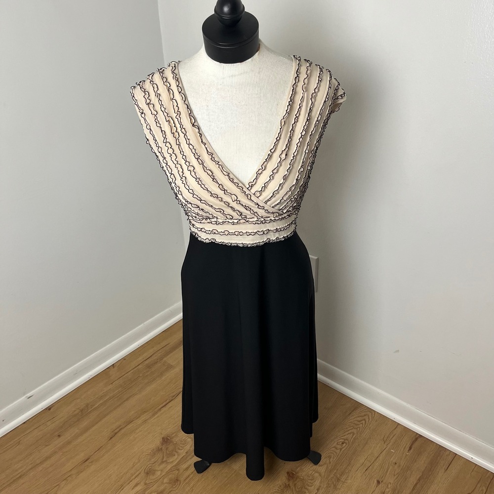 Adrianna‎ Papell Black Beige Ruffled V Neck Cap Sleeve Dress Size 8